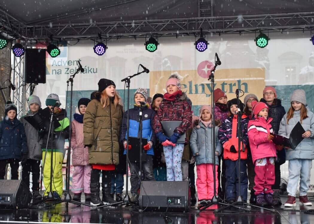 Performance by pupils of Jasanová Primary School
