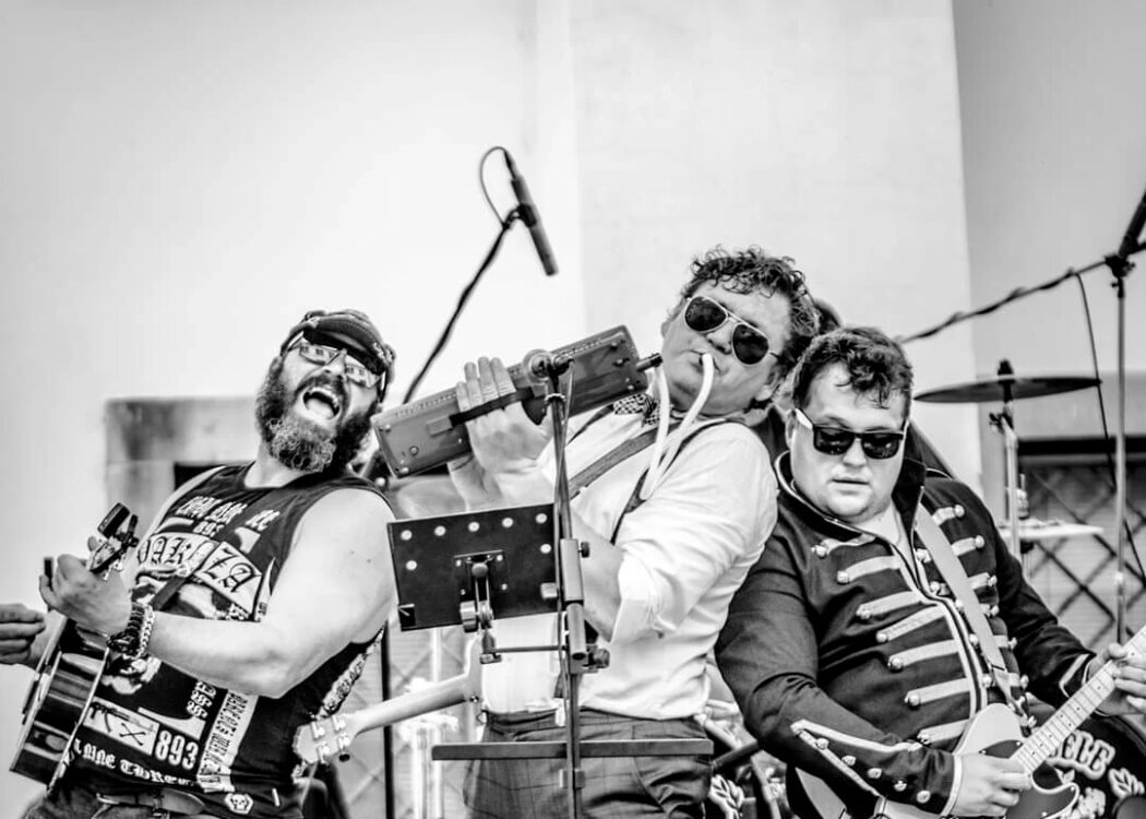 UKULELE TROUBLEMAKERS